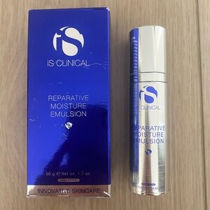 iS Clinical Reparative Moisture Emulsion